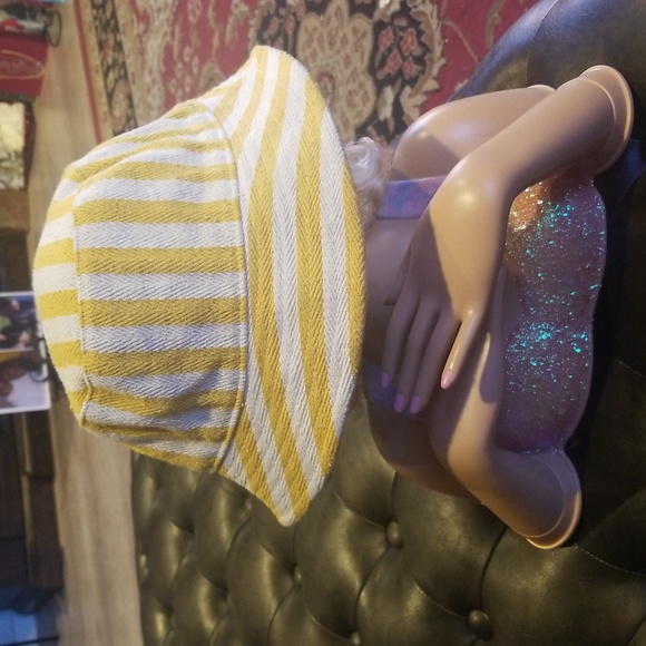 GAP Women Hat - Picture 2 of 3